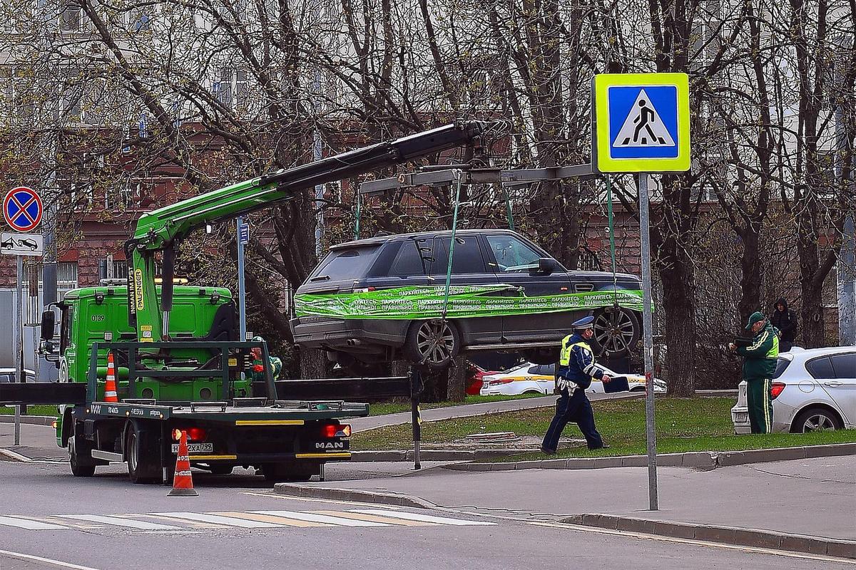 Стала известна стоимость эвакуации авто после подорожания в Москве -  Мослента